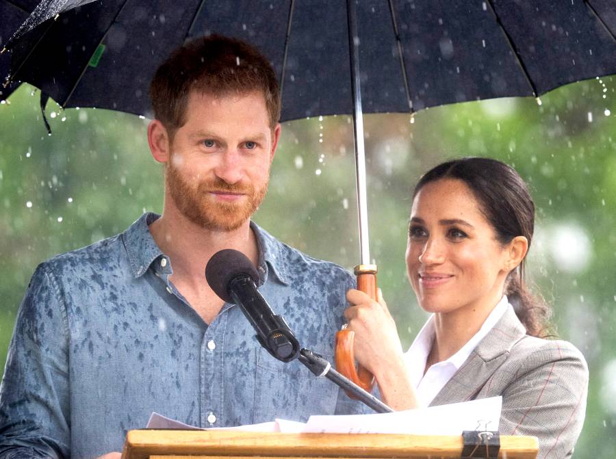 prince-harry-meghan-markle-umbrella