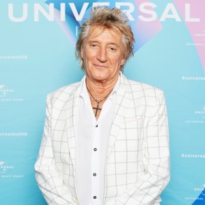 Rod Stewart, 73, Poses With Sons Ages 7 to 38 at the Beach
