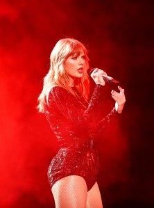 Taylor Swift Opens Amas 2018 With I Did Something Bad