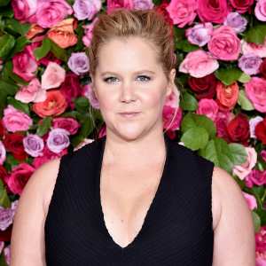 Amy-Schumer-hospitalized