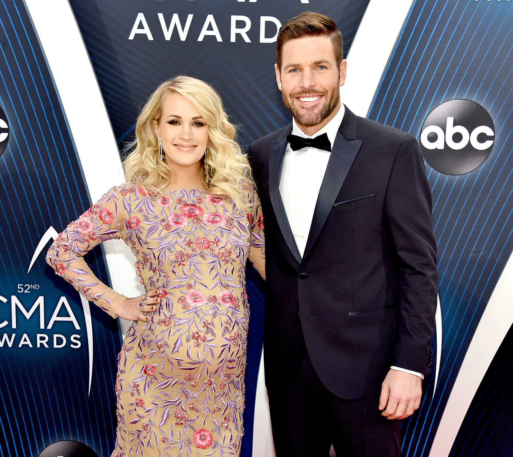 Pregnant Carrie Underwood Wearing Mike Fisher's Clothes, Hers Don