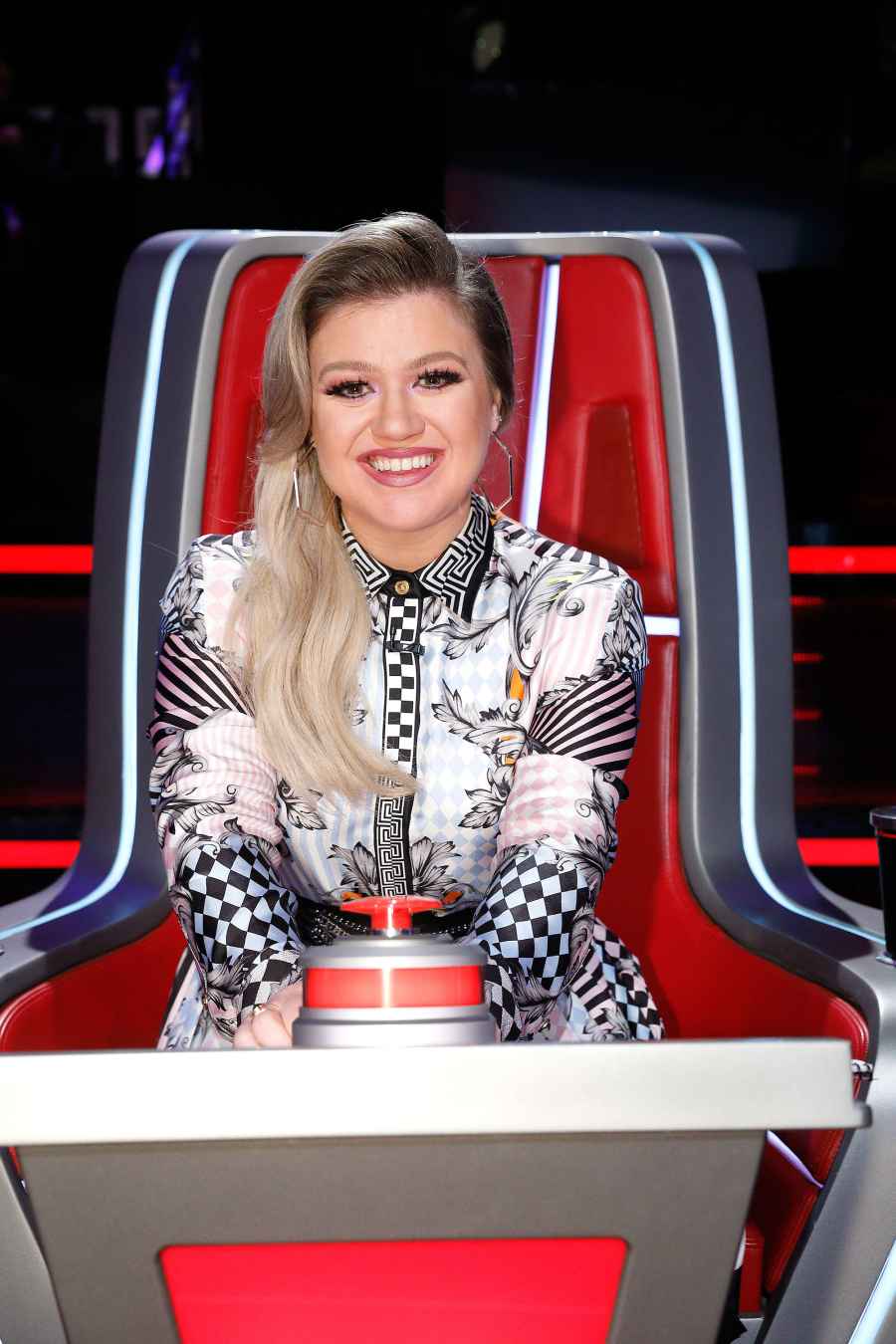 Kelly Clarkson looking slim and happy