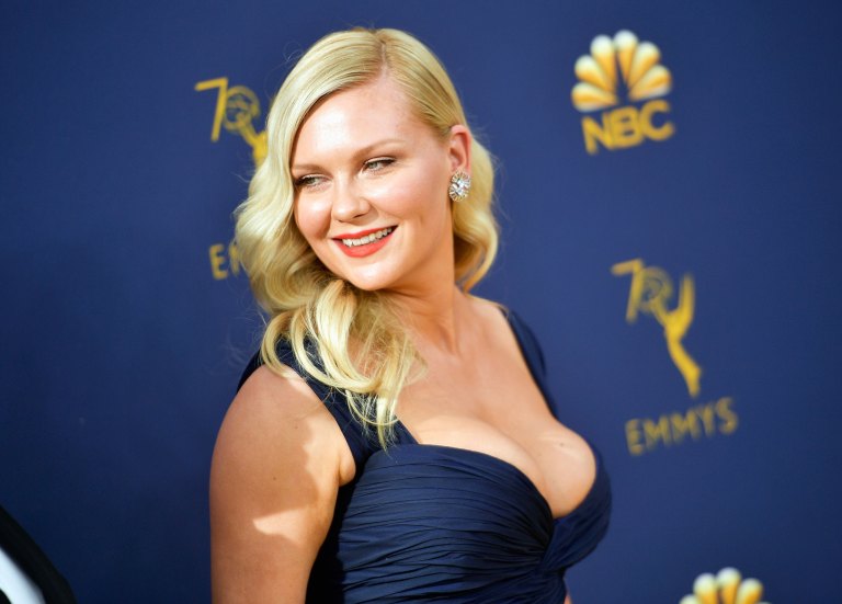 Kirsten Dunst Films In A Bathing Suit 6 Months After Giving Birth
