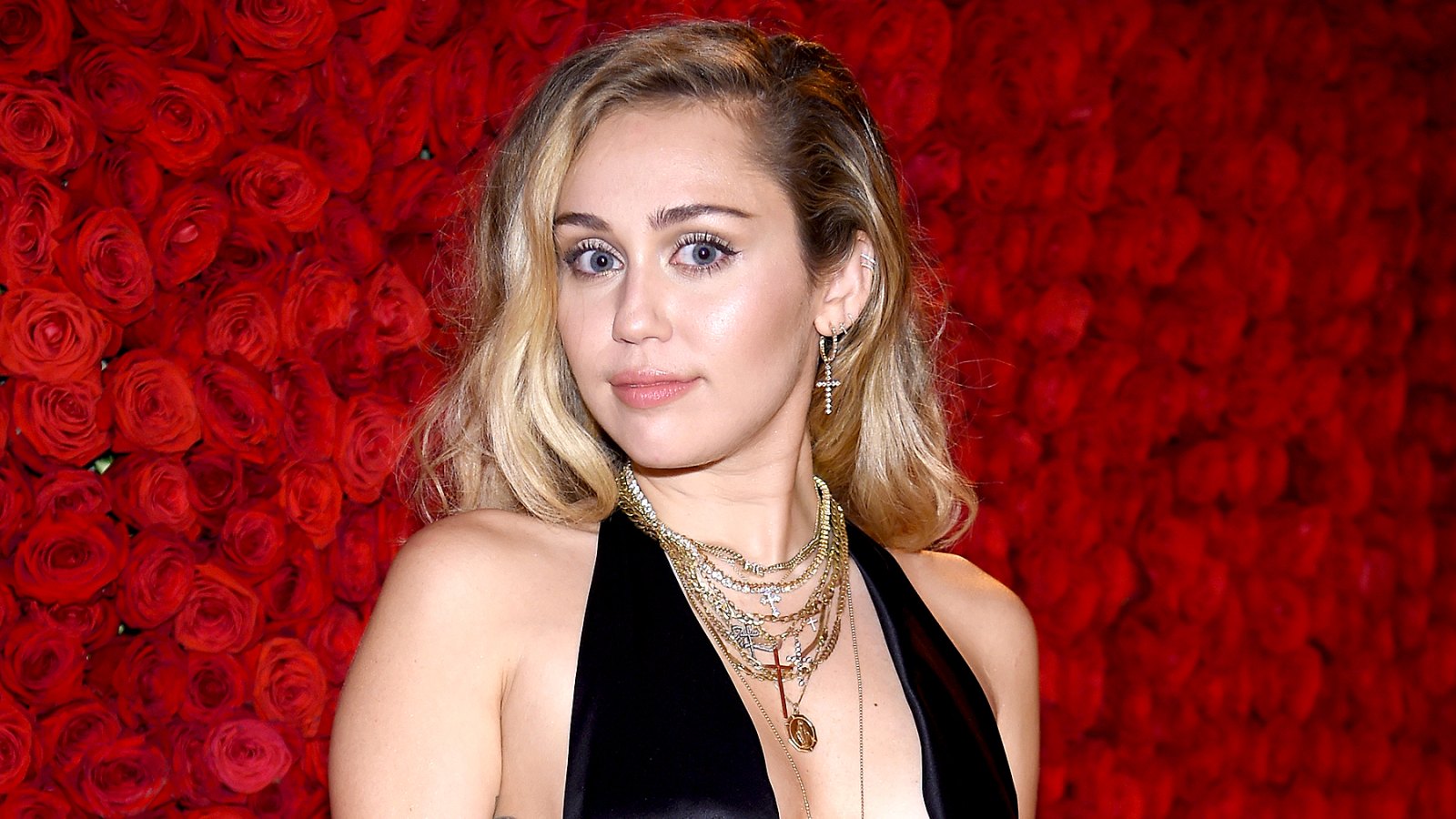 Miley-Cyrus-teases-new-music