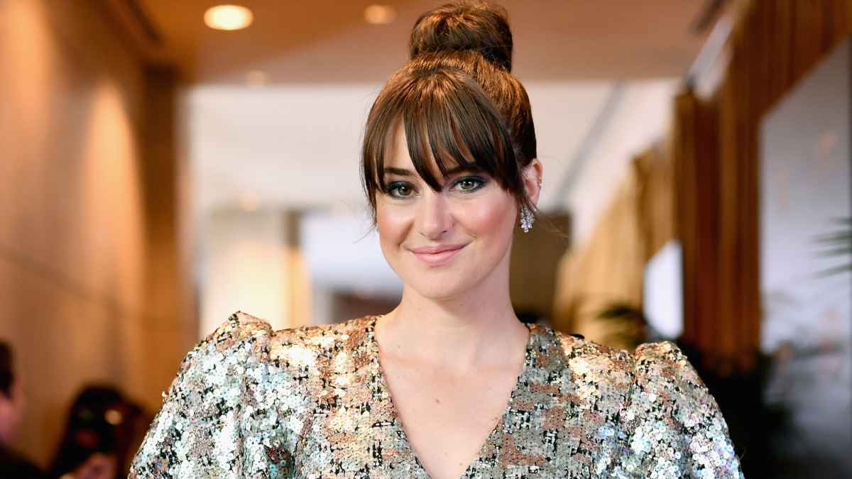 Shailene Woodley legs