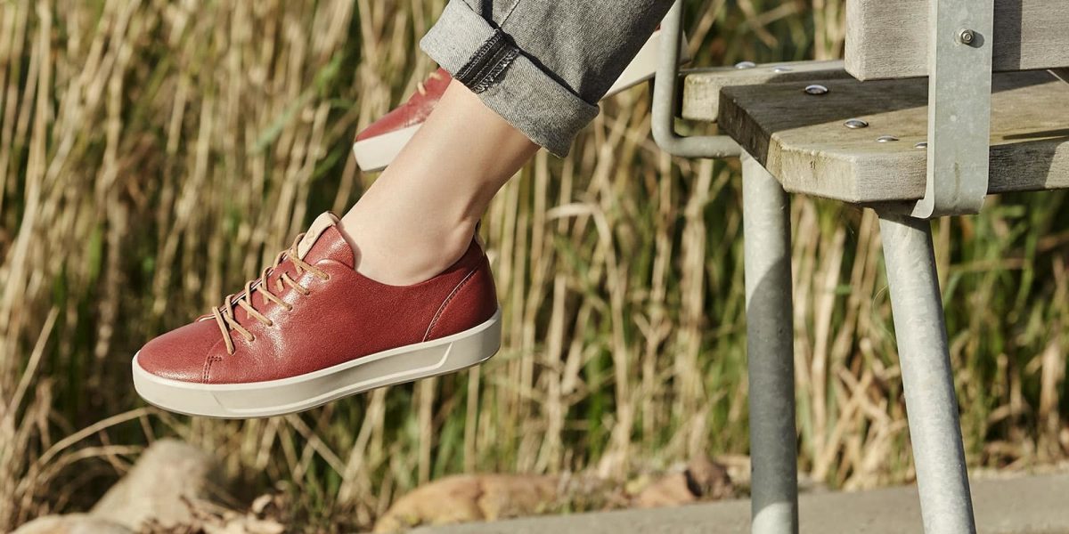 hoekpunt Bergbeklimmer Bloeden These Comfortable Red Leather Ecco Sneakers Are on Sale Right Now