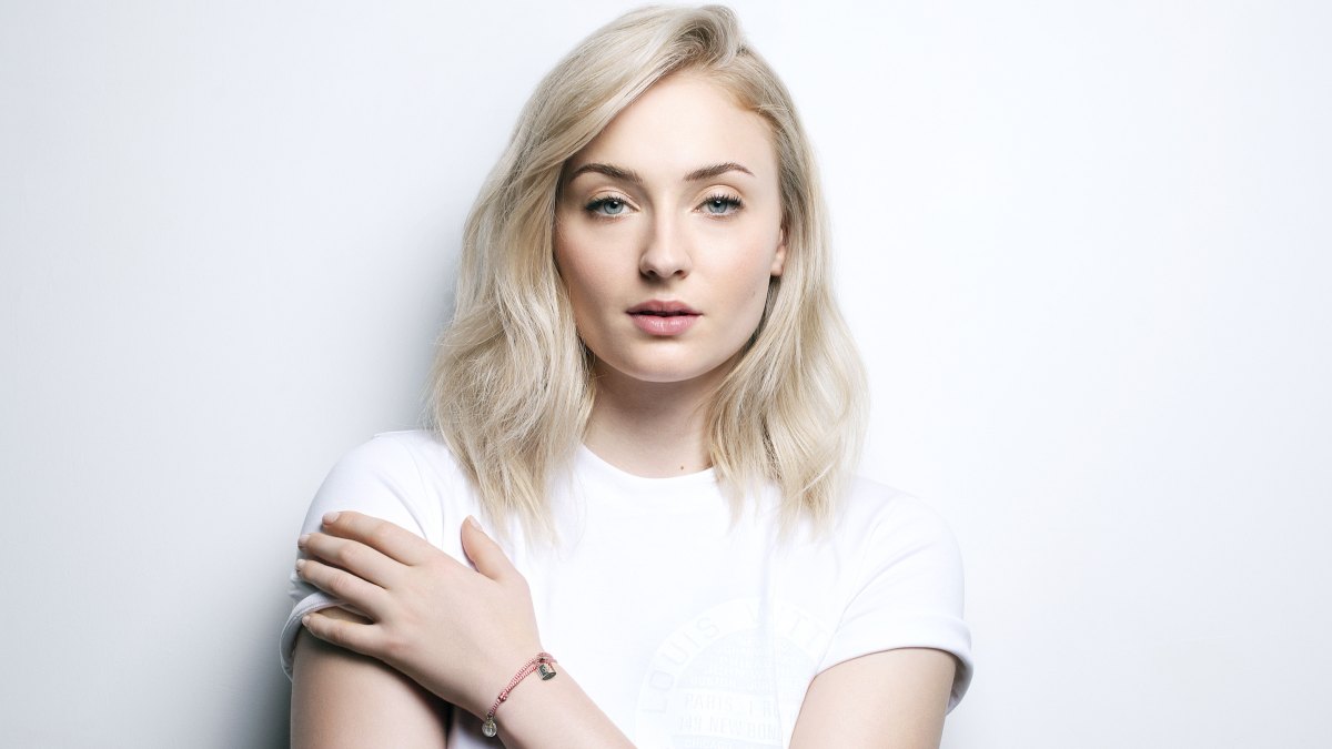 Sophie Turner designs the latest Lockit bracelet in Louis Vuitton for  UNICEF collection - The Glass Magazine