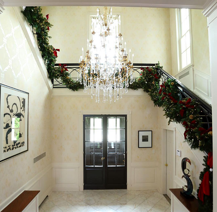 stars go all out with holiday decorations gallery