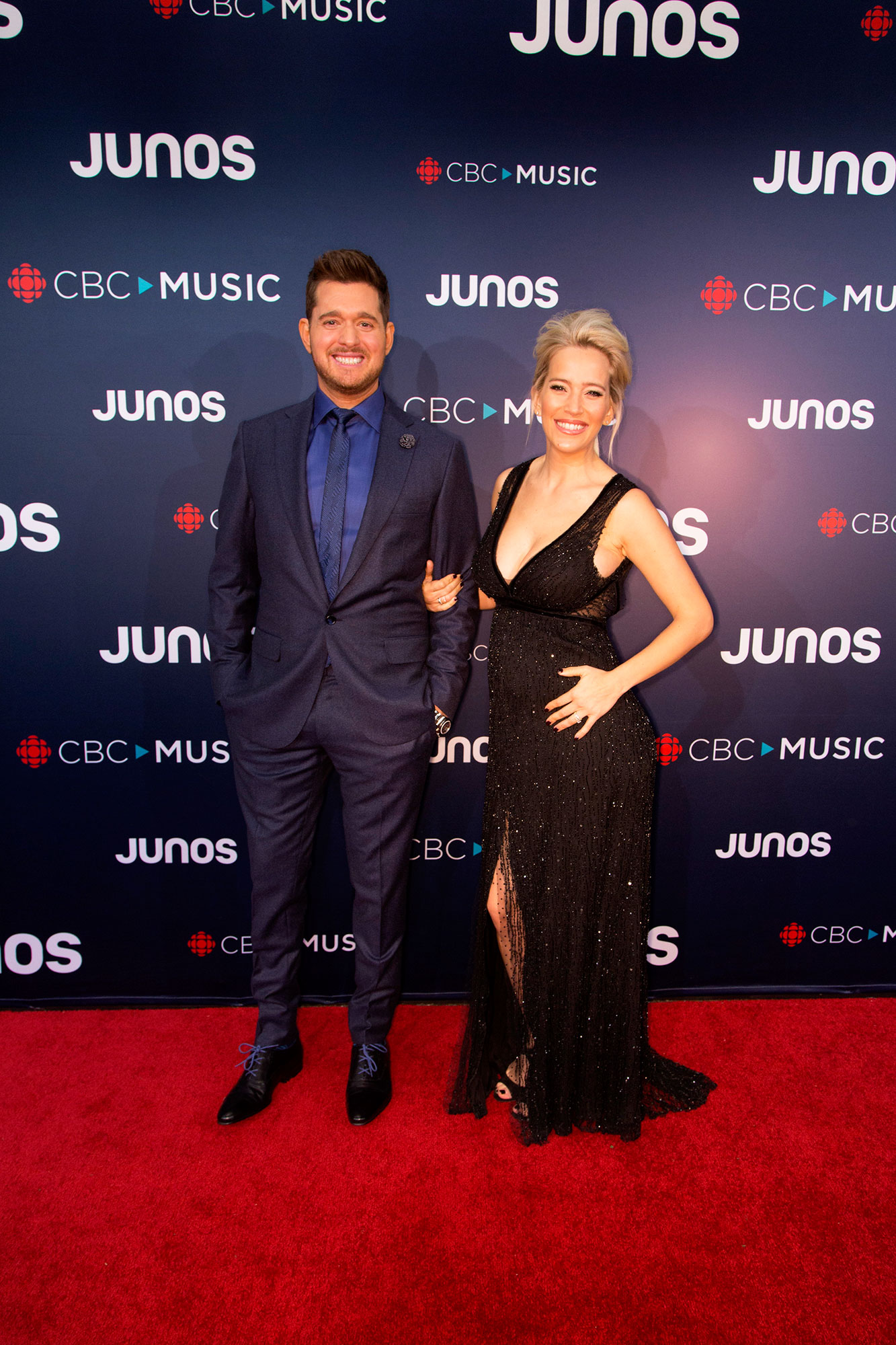 Michael Buble uisana Lopilato Celebrities who debuted bumps at awards shows