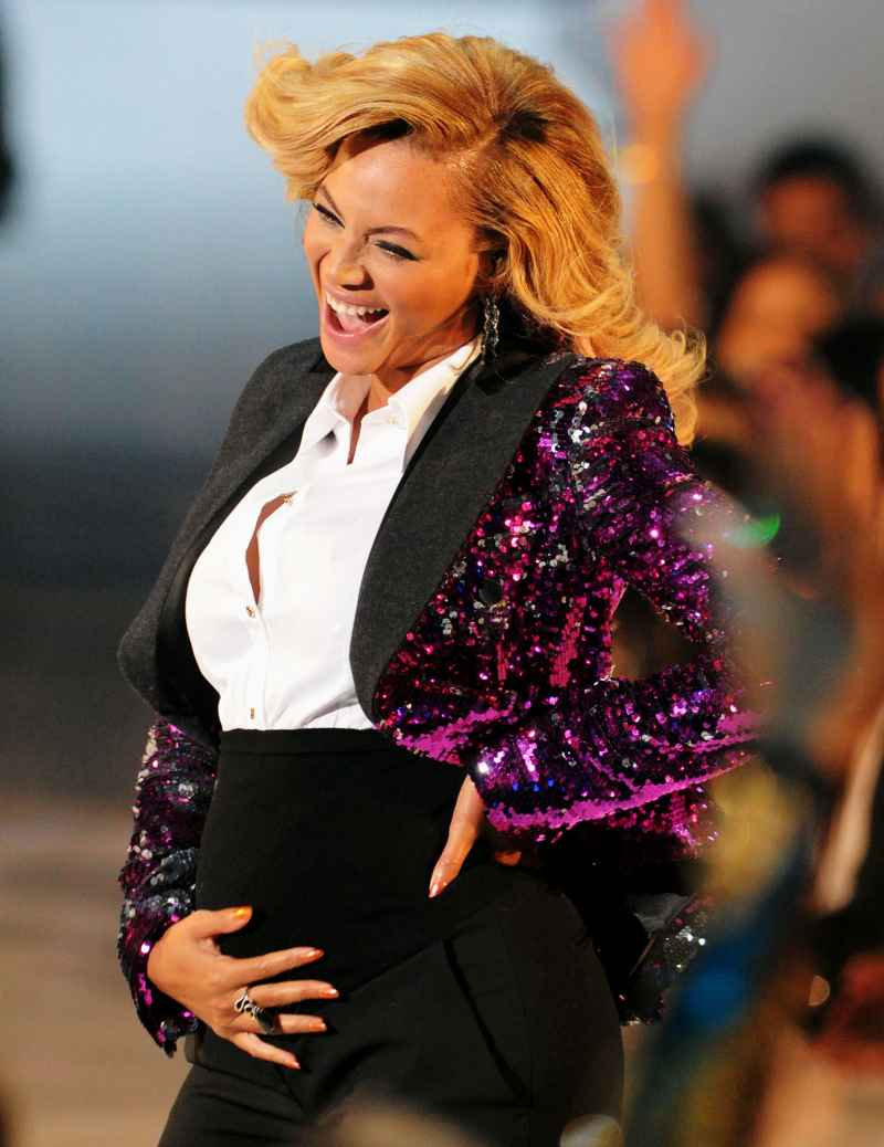 Beyonce Celebrities who debuted bumps at awards shows