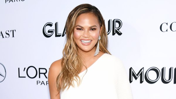 Chrissy Teigen Shows Off Abs One Month After Giving Birth