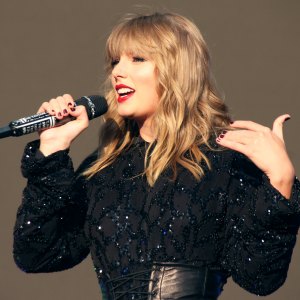 Inside Taylor Swift’s Big Year, From Her Record-Breaking Tour to Finding Love With Joe Alwyn