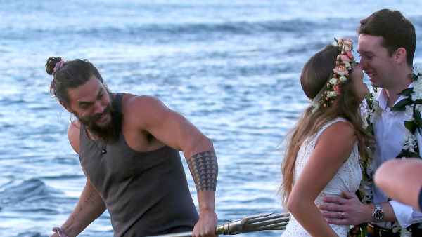 Jason-Momoa-photobomb-wedding-couple
