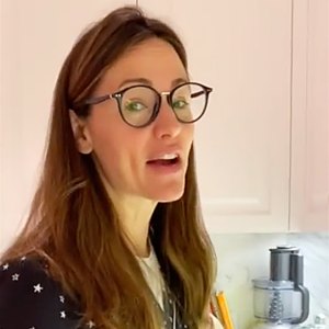Jennifer Garner Early Morning Baking Not Wake Kids