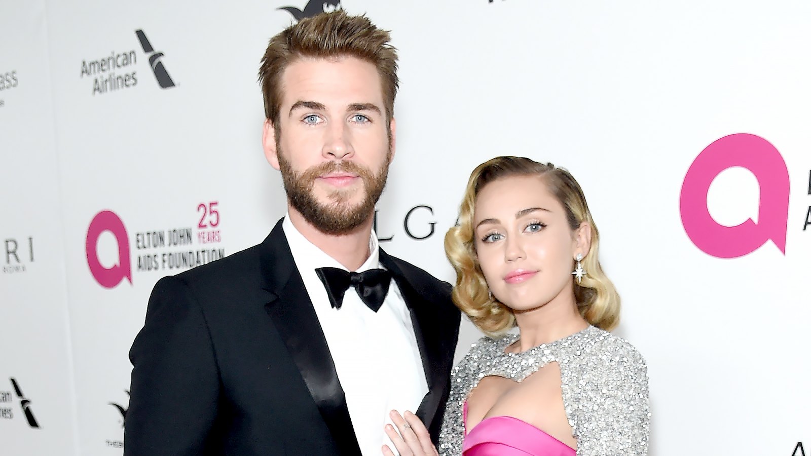 Liam-Hemsworth-and-Miley-Cyrus-animals-fire