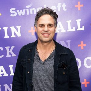 Mark Ruffalo Gives Away $100 Starbucks Gift Card to Encourage Others to Pay it Forward