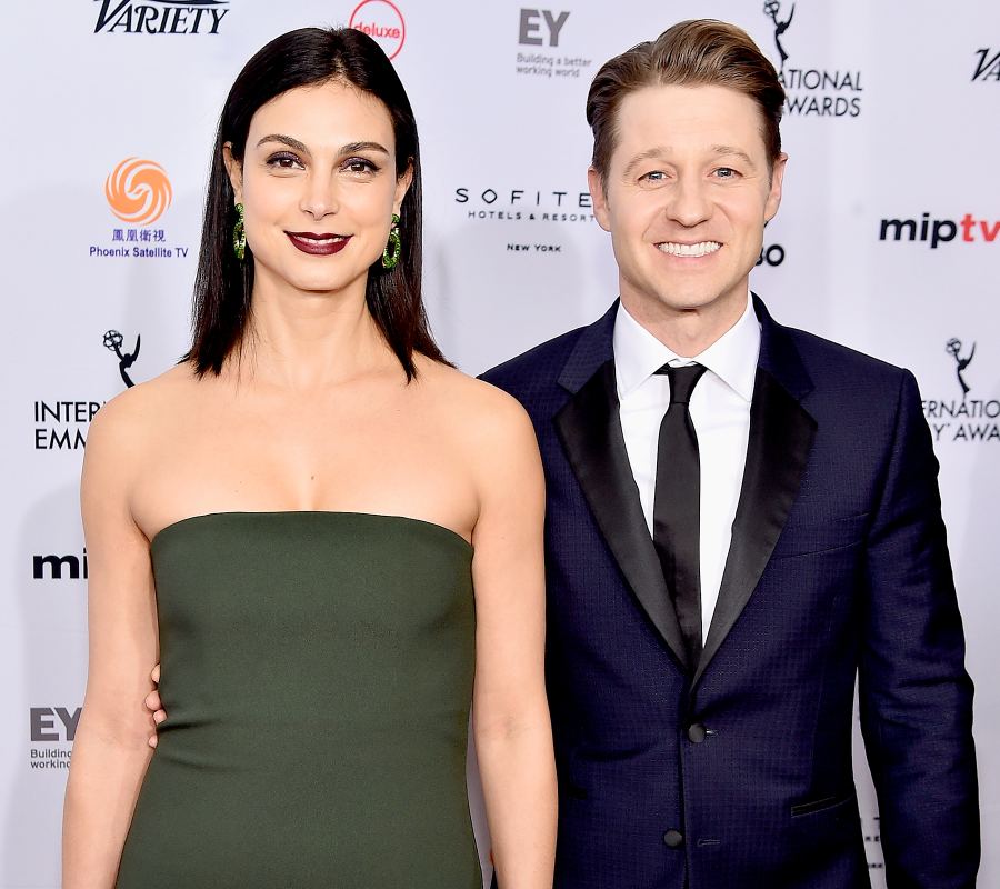 Morena-Baccarin-and-Ben-McKenzie-christmas-gifts
