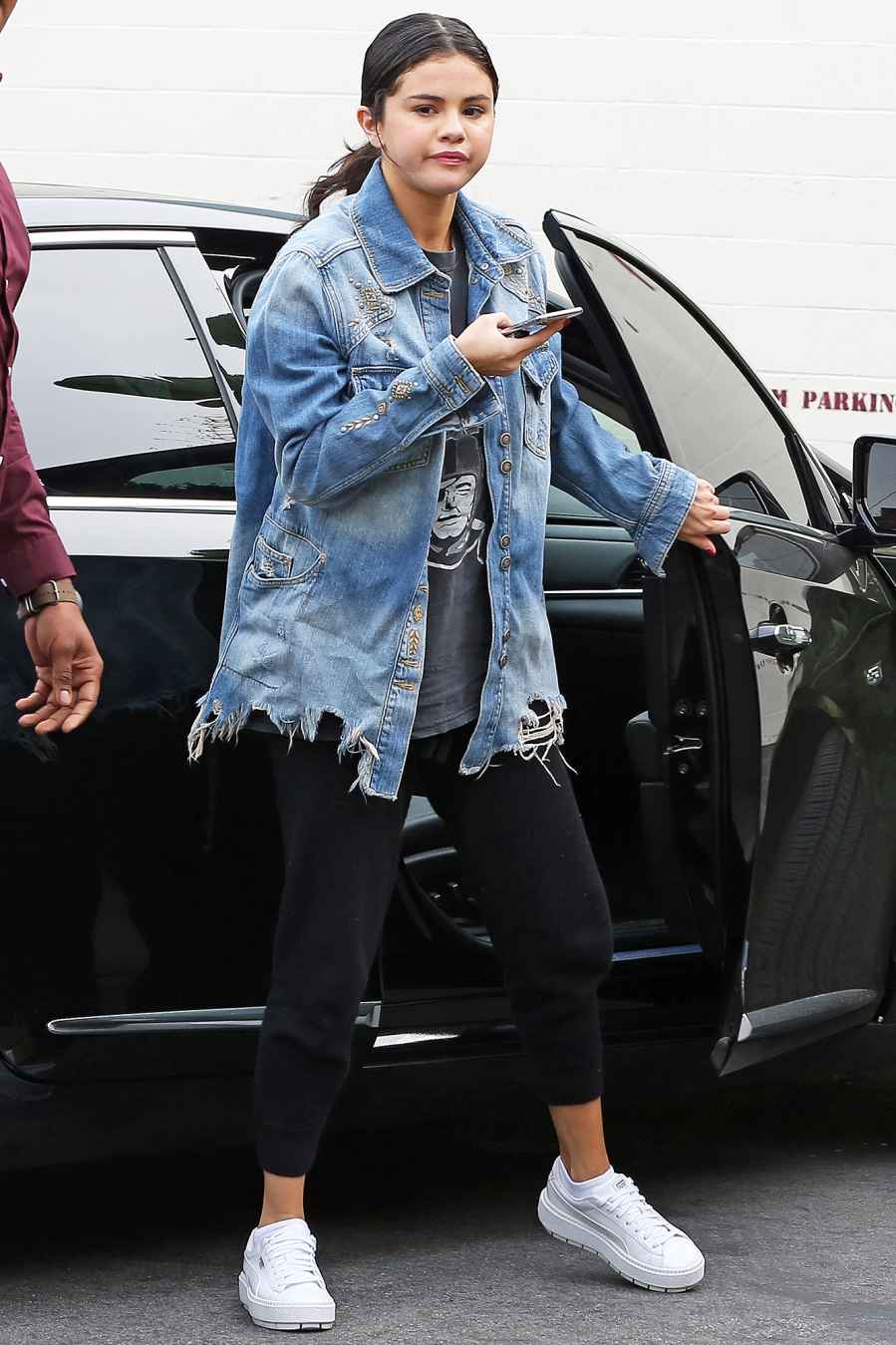 Selena Gomez Steps Out After Rehab Treatment