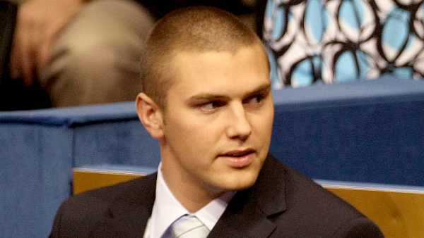 Track-Palin-turns-self-in
