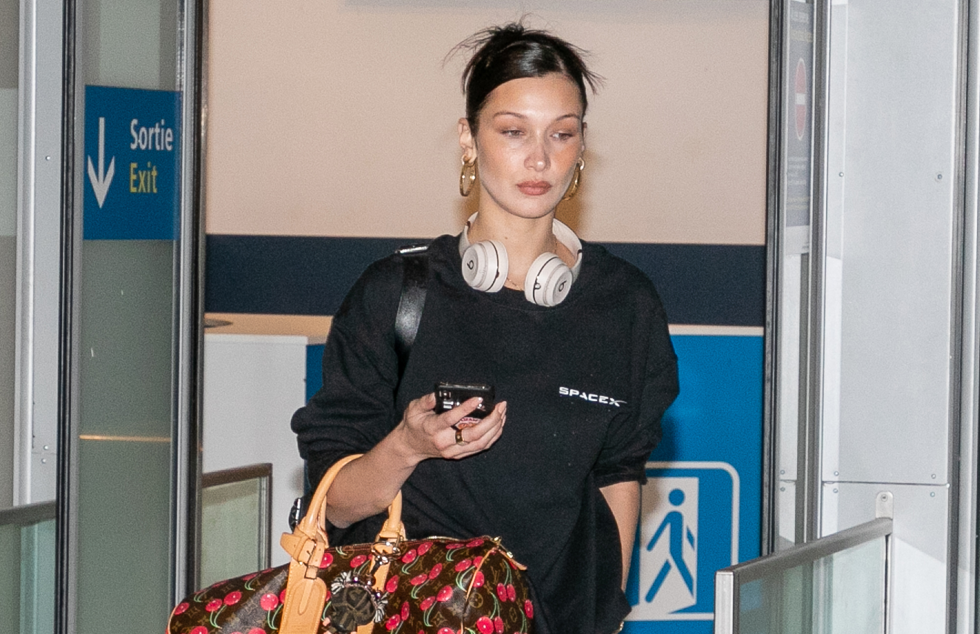 How to Dress Like a Celebrity for Your Holiday Travels