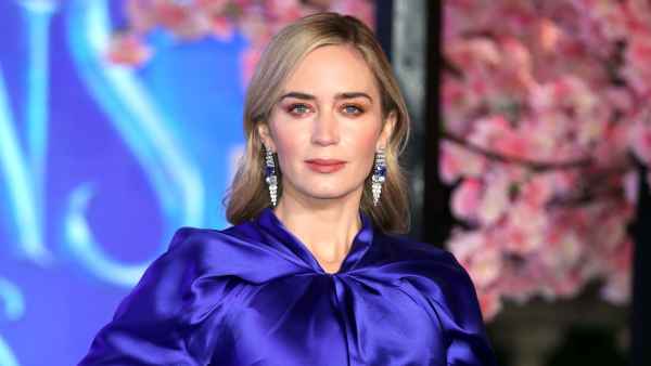 emily-blunt Mary Poppins Returns blue dress