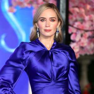 emily-blunt Mary Poppins Returns blue dress