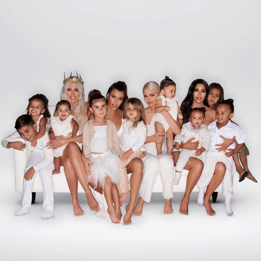 The Internet Think Khloe Kardashian's Feet Were Photoshopped Onto Kylie in the Kardashian Family Christmas Card