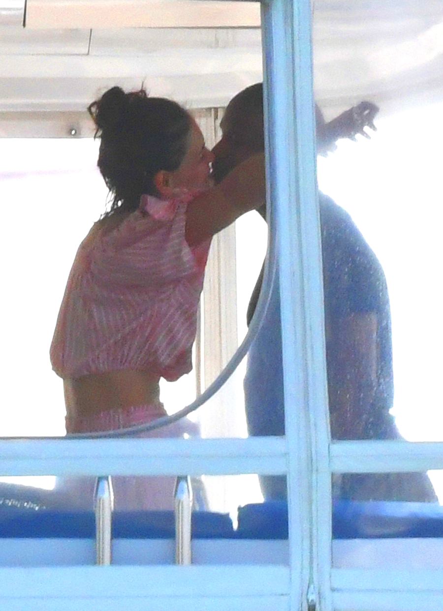 katie holmes jaime foxx bikini boat