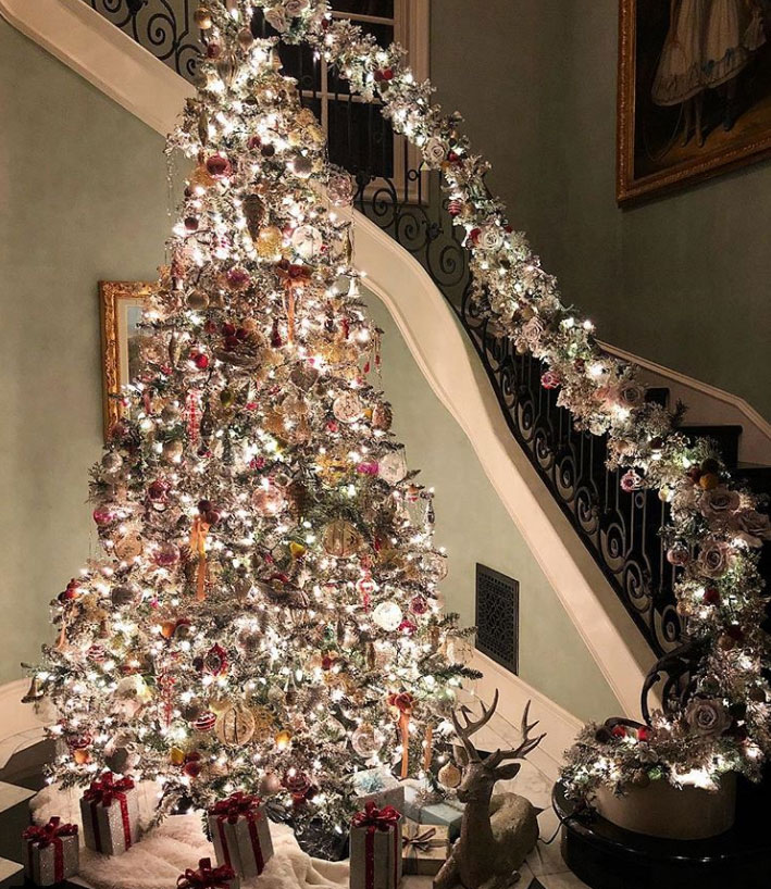 stars go all out with holiday decorations gallery