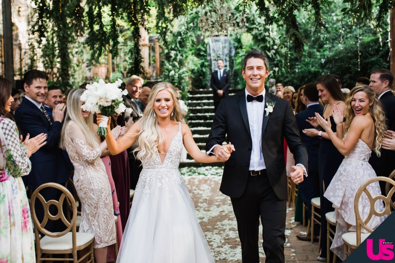 maui -  Arie Jr & Lauren Luyendyk - FAN Forum - Wedding - Discussion - Page 20 Arie-Luyendyk-Jr.-and-Lauren-Burnham-Wedding-14