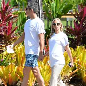 Arie-Luyendyk-and-Lauren-Burnham-married-baby-bump