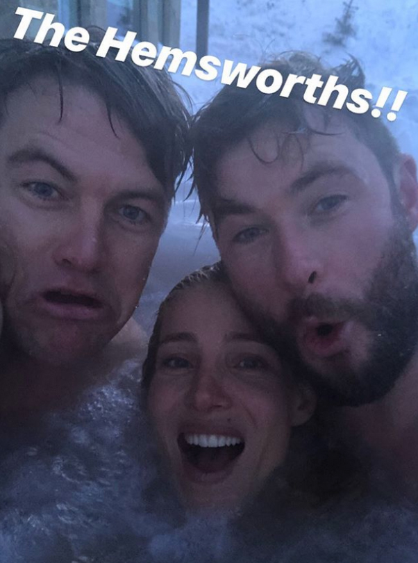 Chris-Hemsworth-Elsa-Pataky-hot-tub