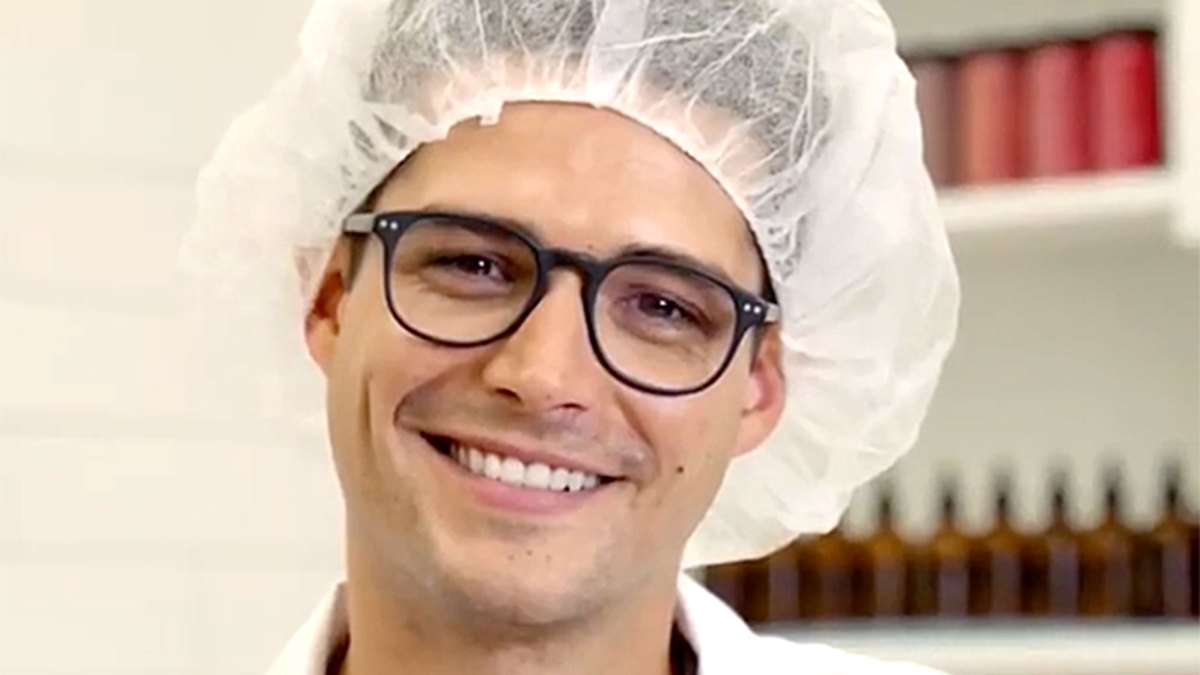 #HotGuysMakingLipstick Friday Treat: Behold Hot Guys Making Lipstick wells adams Steven Perkins