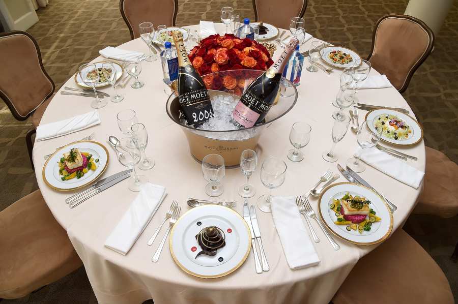 Golden Globes 2019 By the Numbers: 125 Cases of Champagne, 10,000 Place Settings and More