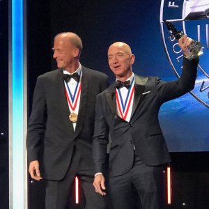 Jeff-Bezos-Ditches-Wedding-Ring-at-First-Public-Event-Since-Lauren-Sanchez-Affair-News