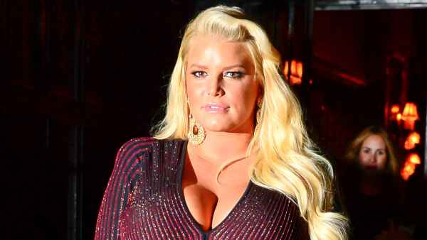 Pregnant Jessica Simpson Asks Fans for ‘Help’ After Revealing Extremely Swollen Foot
