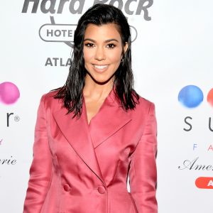 Kourtney-Kardashian-grocery-shopping-2