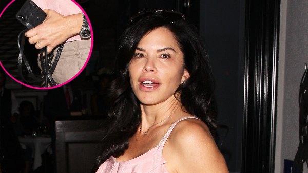 Lauren Sanchez Wearing Wedding Ring During Affair With Bezos?