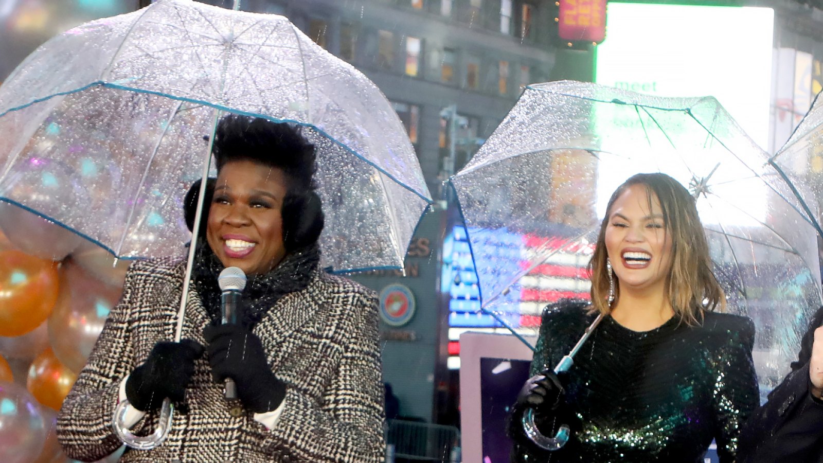 Leslie-Jones-Apologizes-After-Hilariously-Hitting-Chrissy-Teigen-in-the-Face-With-an-Umbrella