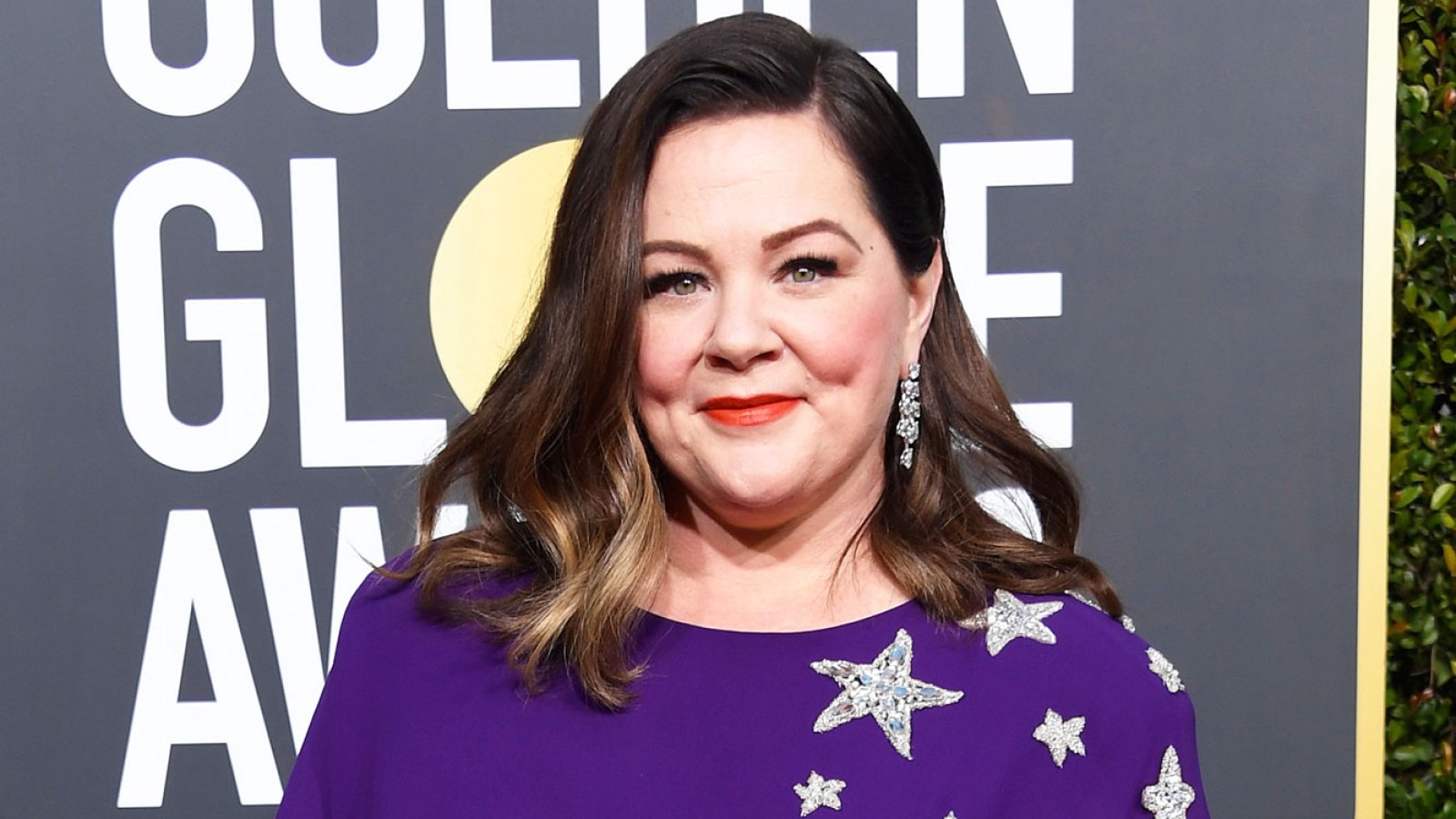 Melissa McCarthy golden globes 2019 Golden Globes 2019: Melissa McCarthy Was Handing Out Ham Sandwiches During the Ceremony