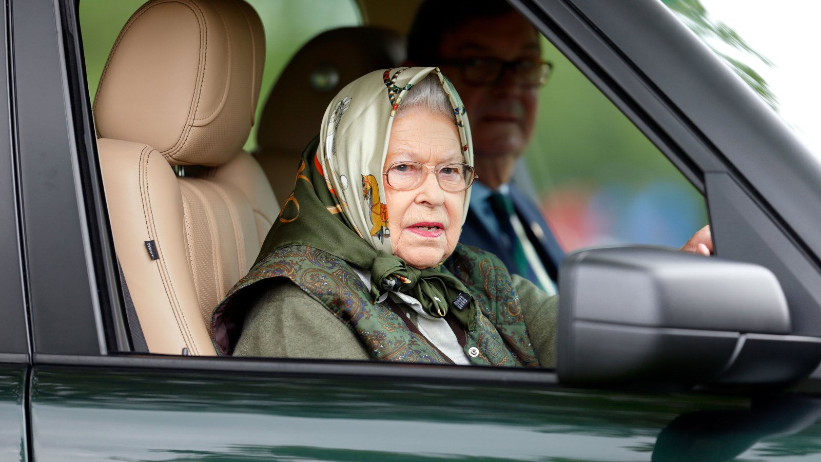 Queen-Elizabeth-II-Drives-Without-a-Seatbelt-1-Day-After- Prince-Philip-Car-Accident