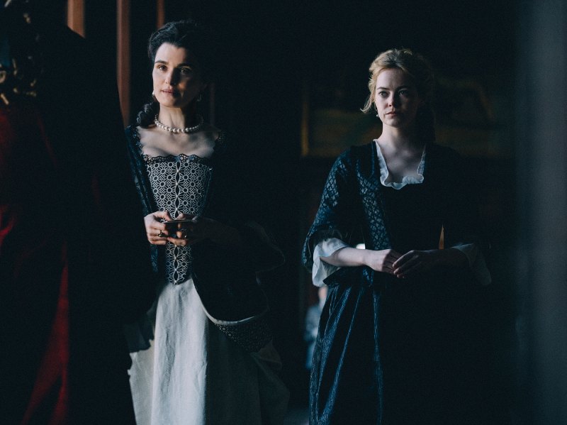 Rachel-Weisz-and-Emma-Stone-in-THE-FAVOURITE