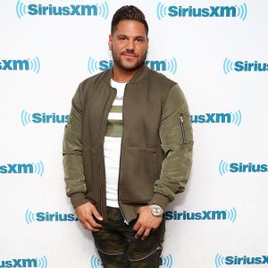 Ronnie Ortiz-Magro Shows Abs So Cut