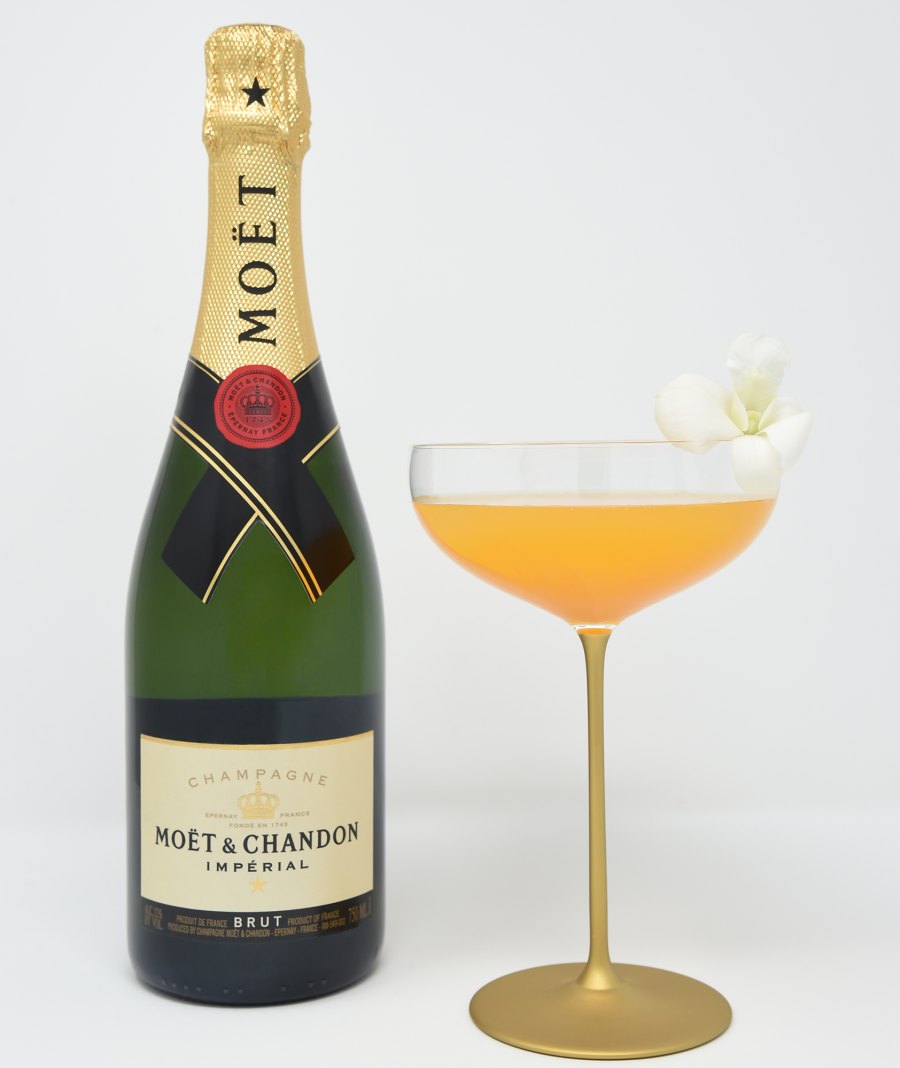 The-Moet-Belle-with-Bottle