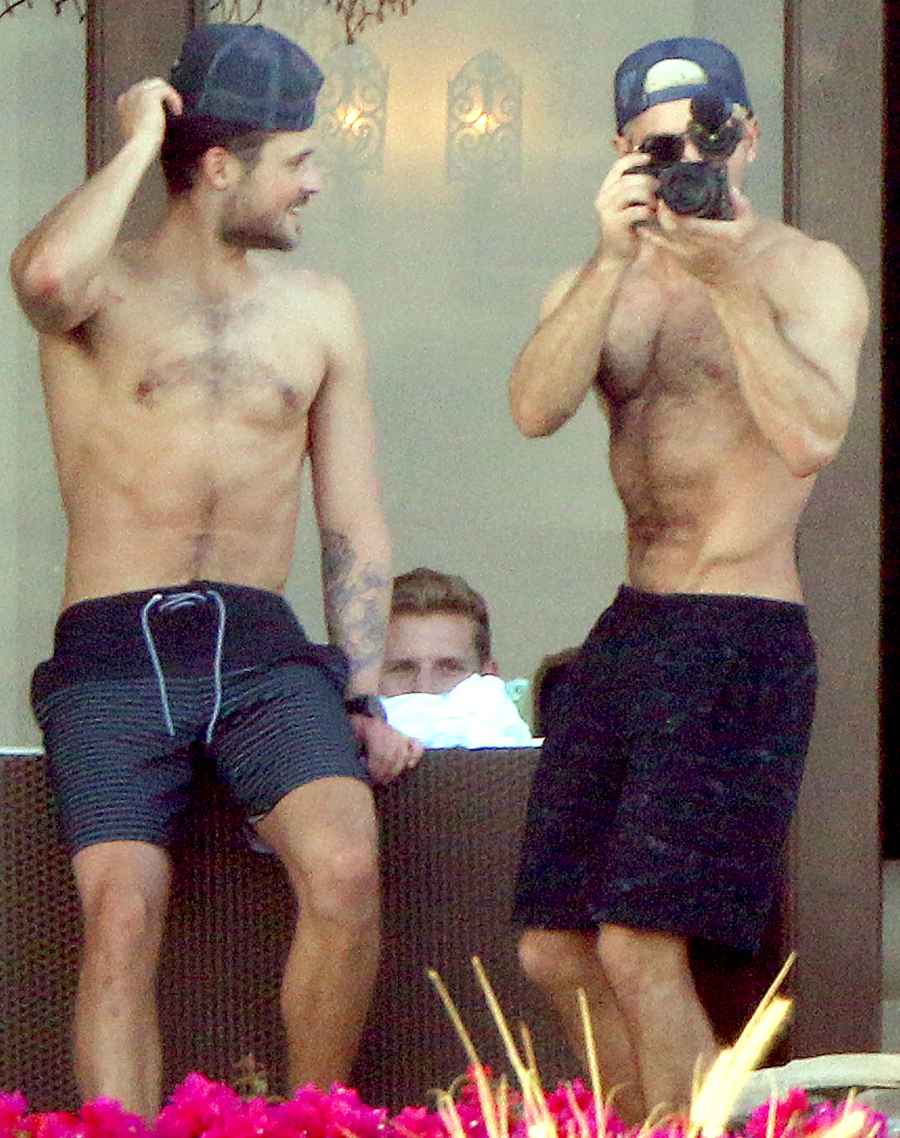 Zac-and-Dylan-Efron-shirtless