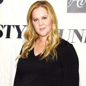 Pregnant Amy Schumer Jokes She ‘Couldn’t Have Worn A Worse Bra’ With Red Carpet Maternity Look