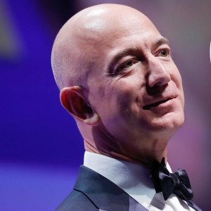 eff Bezos' Affair With Lauren Sanchez Has Been a Professional Nightmare for Him