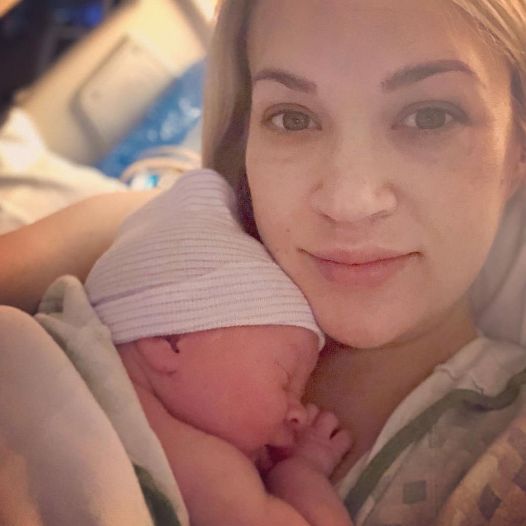 carrie-underwood-gives-birth
