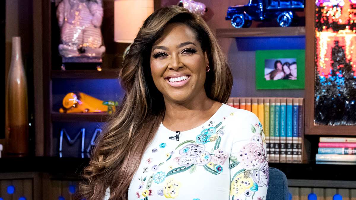 kenya-moore-hair-mom-trouble