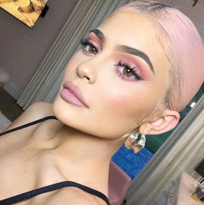 The Easy Makeup Trend Stars Can’t Get Enough Of